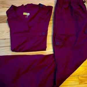 Large Wonderwink scrub set color is Wine